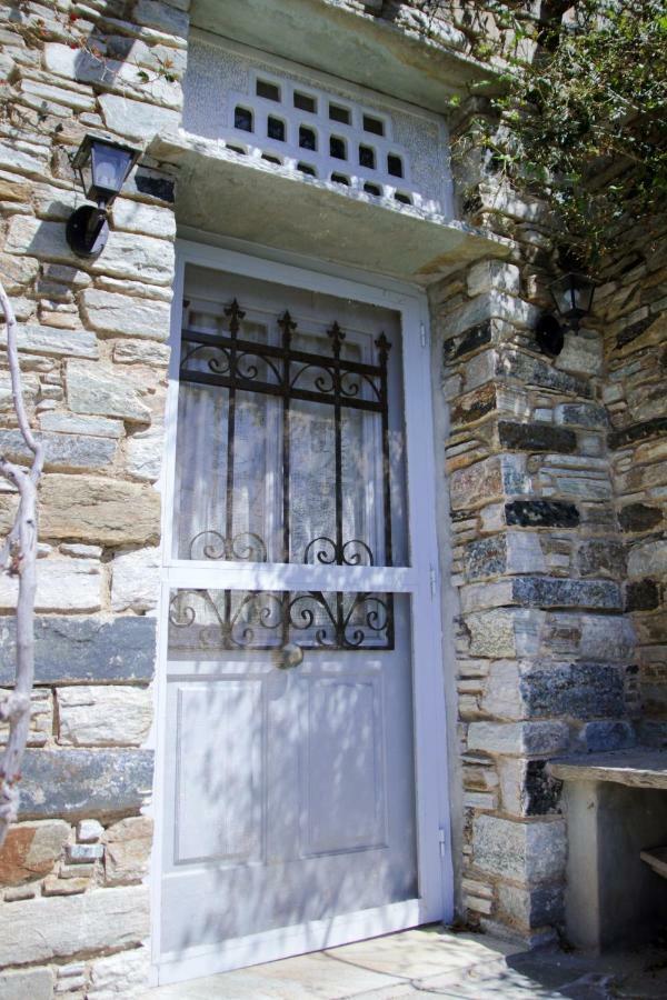 Cozy Guesthouse - Agios Romanos Екстер'єр фото