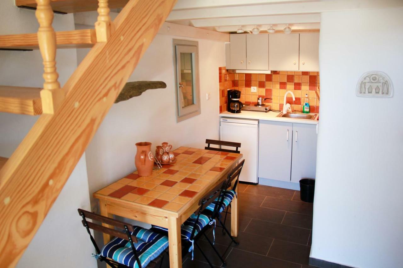 Cozy Guesthouse - Agios Romanos Екстер'єр фото